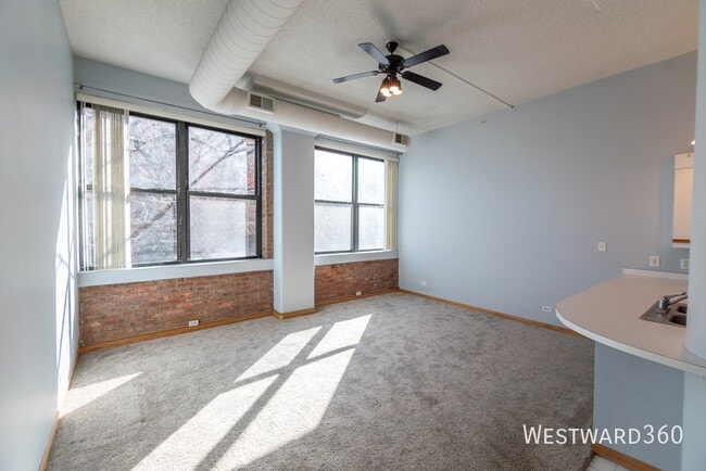 property at 812 W Van Buren St