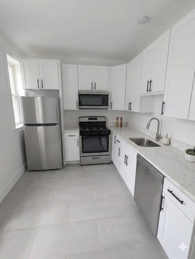 1945 W Augusta Blvd in Chicago, IL - Building Photo - Building Photo