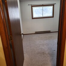 524 Marshal Ct, Unit Unit A in West Bend, WI - Building Photo - Building Photo