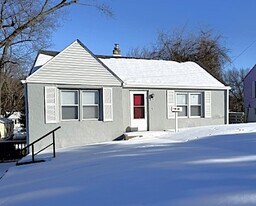 338 La Motte Ln in Ferguson, MO - Building Photo