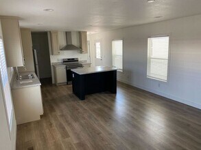 2060 N Center St in Mesa, AZ - Building Photo - Building Photo