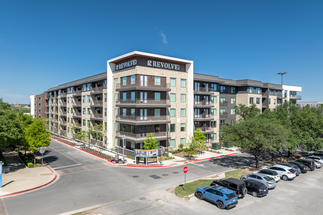 Revolve ATX in Austin, TX - Foto de edificio