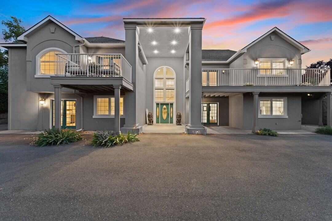 4949 Rau Ln in Richland, WA - Building Photo