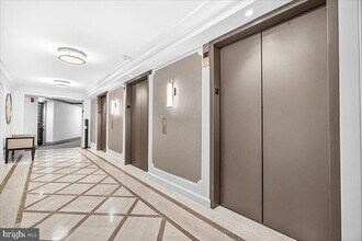 5225 Pooks Hill Rd in Bethesda, MD - Building Photo - Building Photo