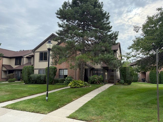 1560 Meadowside Dr