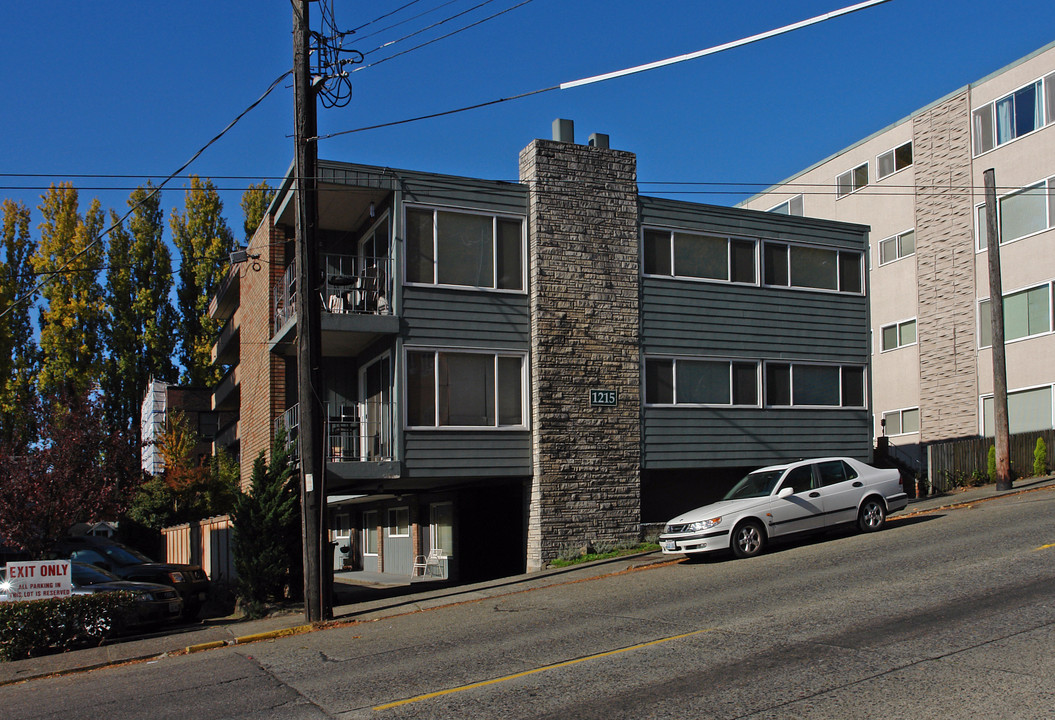 1215 Queen Anne Ave N in Seattle, WA - Building Photo