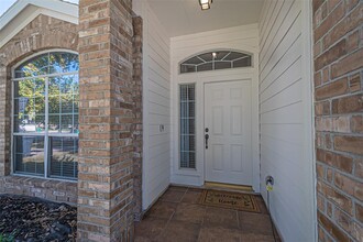 32311 Summer Park Ln in Conroe, TX - Foto de edificio - Building Photo