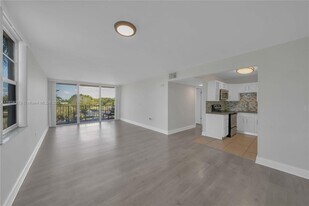13120 SW 92nd Ave in Miami, FL - Building Photo