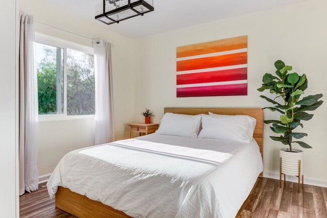 290 Elvado Way in San Diego, CA - Building Photo - Building Photo