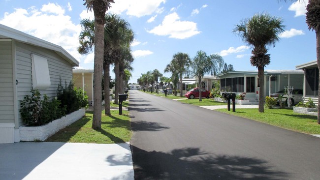 Indian Creek RV Resort & MH Community in Ft. Myers, FL - Foto de edificio - Building Photo