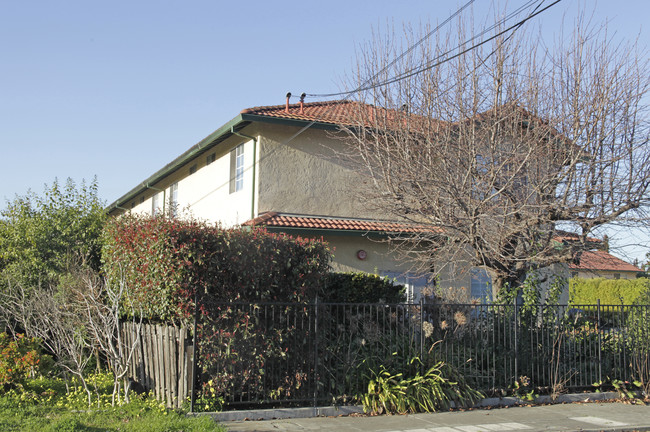 351-369 Bartlett Ave in Hayward, CA - Foto de edificio - Building Photo