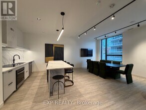 180 George St in Ottawa, ON - Building Photo - Building Photo