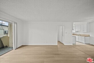 8371 Northgate Ave in Los Angeles, CA - Building Photo - Building Photo