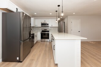 13 Leisure Rd in Eldon, MO - Building Photo - Building Photo