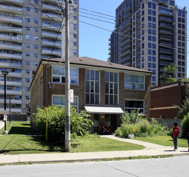 129 Quebec Ave in Toronto, ON - Building Photo - Primary Photo