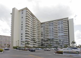 Coral Ridge Towers in Fort Lauderdale, FL - Building Photo - Building Photo