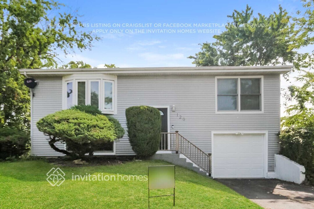 120 Delaware Dr in Bolingbrook, IL - Building Photo