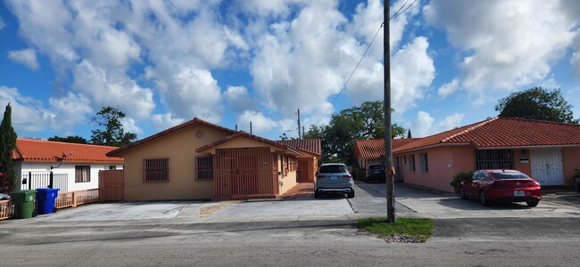 3160 SW 26th St in Miami, FL - Building Photo - Building Photo