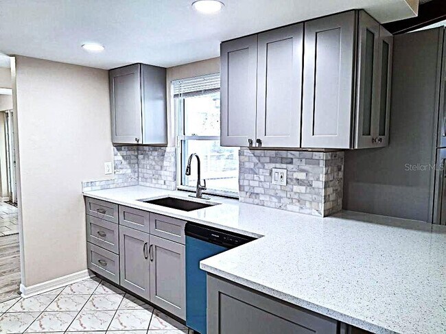 8308 123rd Ave in Largo, FL - Building Photo - Building Photo