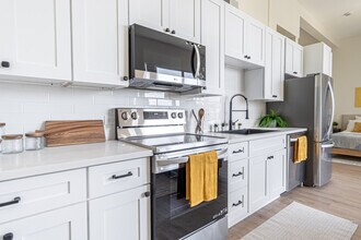 120 Island Ave in San Diego, CA - Building Photo - Building Photo