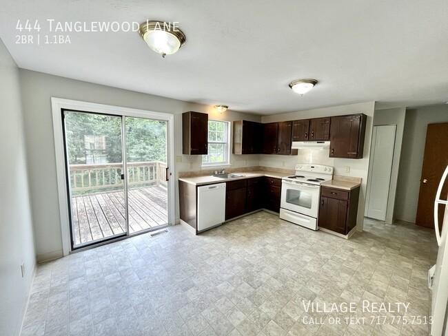 444 Tanglewood Ln in Dallastown, PA - Building Photo - Building Photo
