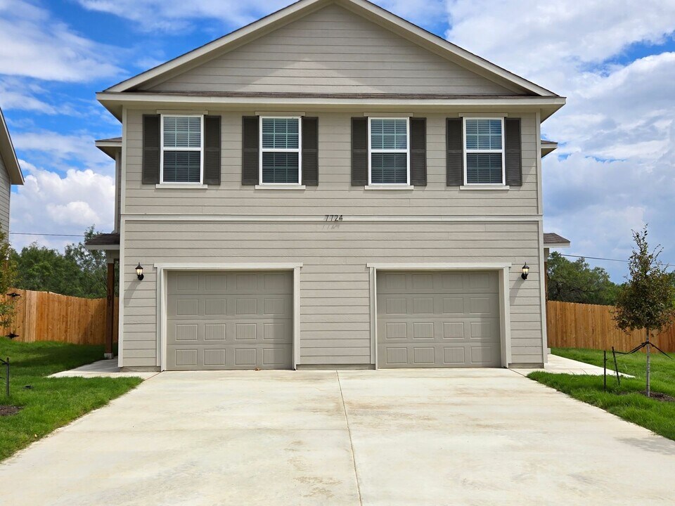 7724 Briarwood Pass in San Antonio, TX - Building Photo