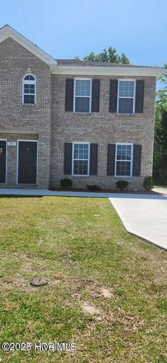 337 S Pointe Dr in Winterville, NC - Building Photo