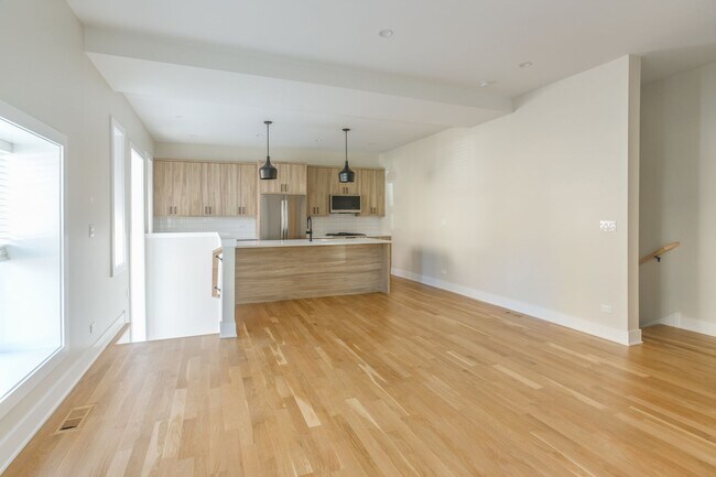 1402 W Belden Ave, Unit 1 in Chicago, IL - Building Photo - Building Photo