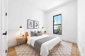 Brand New 4 Bed 4 Bath with in unit WD! in Brooklyn, NY - Foto de edificio - Building Photo