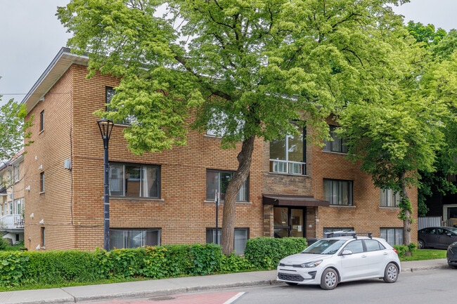 445 Fleury Rue O in Montréal, QC - Building Photo - Building Photo