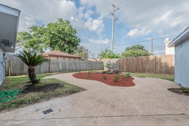 property at 423 Gentilly Dr