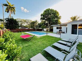 1280 NE 132nd St in North Miami, FL - Building Photo