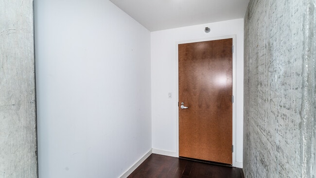 235 W Van Buren St, Unit 1408 in Chicago, IL - Building Photo - Building Photo