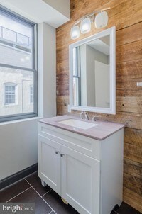 8 W Barney St photo'