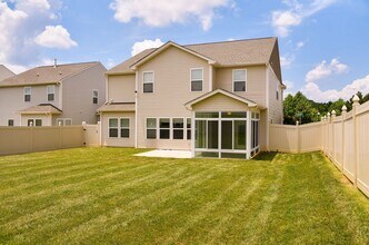 2425 Dog Leg Dr in Winston-Salem, NC - Building Photo - Building Photo