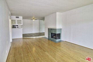 521 Montana Ave in Santa Monica, CA - Foto de edificio - Building Photo