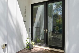 1208 Woodland Ave in Austin, TX - Building Photo - Building Photo