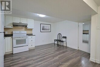 538 Bellamy Rd N in Toronto, ON - Building Photo - Building Photo