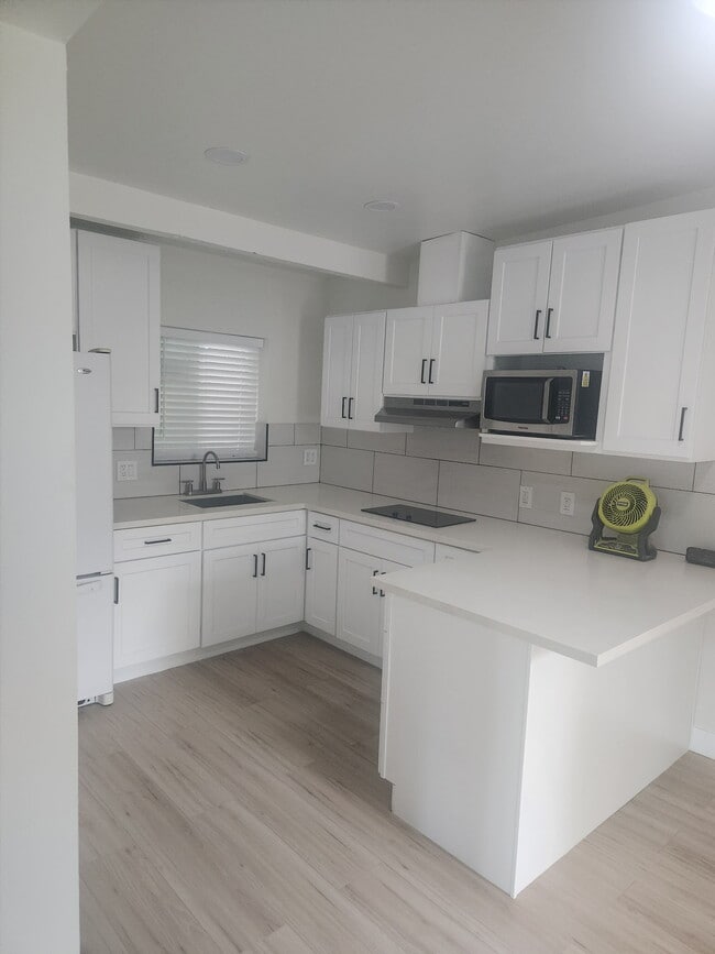 7608 Buena Vista Dr in Rancho Cucamonga, CA - Building Photo - Building Photo