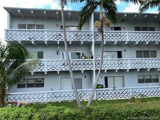2005 Sans Souci Blvd-Unit -101 in North Miami, FL - Building Photo - Building Photo