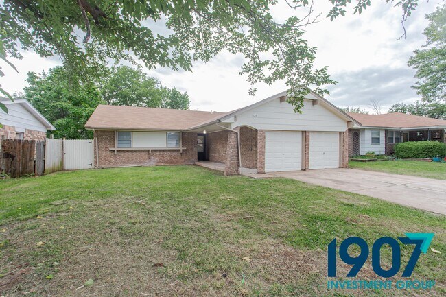 1127 Berwyck Dr in Moore, OK - Building Photo - Building Photo