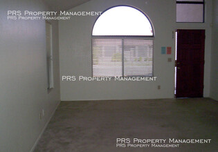 14846 S 27th St in Phoenix, AZ - Foto de edificio - Building Photo