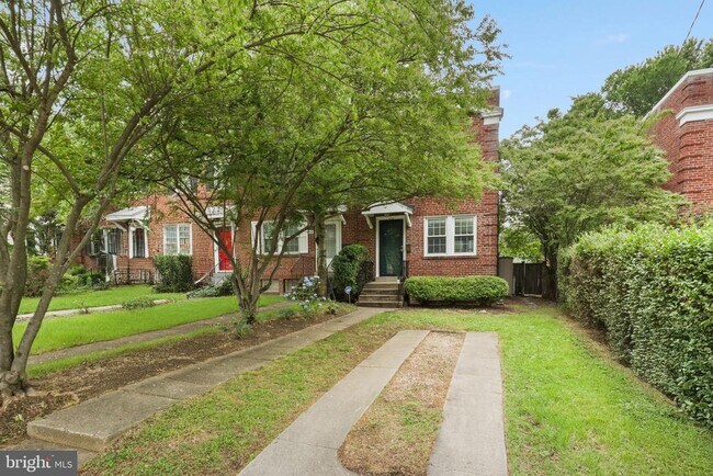 property at 426 E Nelson Ave