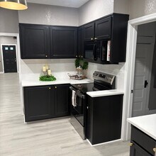 1003 E 9th St in Pittsburg, KS - Building Photo - Building Photo