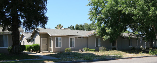 3259 W Clinton Ave in Fresno, CA - Building Photo - Building Photo