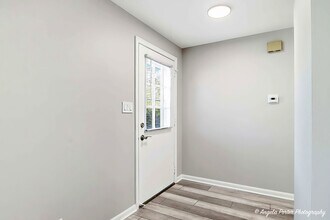 1303 Forestdale Ct in Schaumburg, IL - Foto de edificio - Building Photo