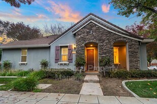 363 W Viento St in Tracy, CA - Building Photo