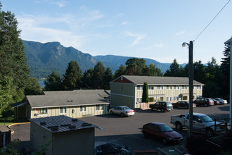 Cascade Village in Stevenson, WA - Building Photo - Building Photo