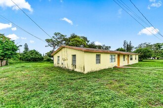 4786 Gulfstream Rd in Lake Worth Beach, FL - Building Photo - Building Photo