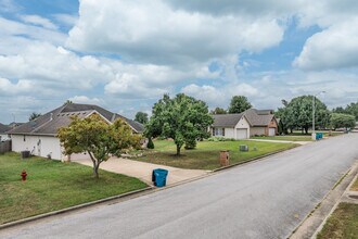 Cloverhill Estates in Battlefield, MO - Foto de edificio - Building Photo